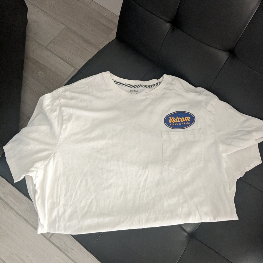 MEN'S WHITE VOLCOM T'SHIRT